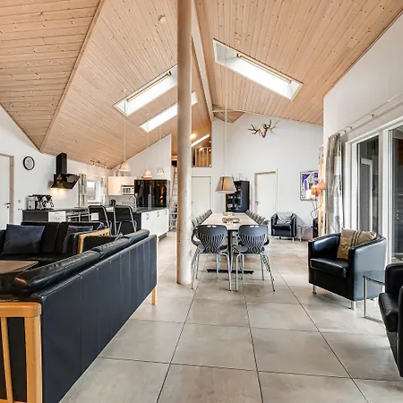 Luxury Seaside With Pool For 22 Sj200 * Harboør