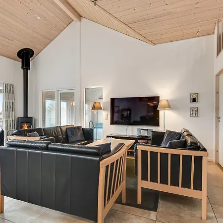 Luxury Seaside With Pool For 22 Sj200