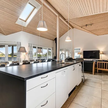 Luxury Seaside With Pool For 22 Sj200