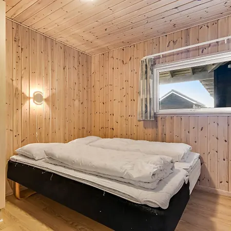 Luxury Seaside With Pool For 22 Sj200 Harboør